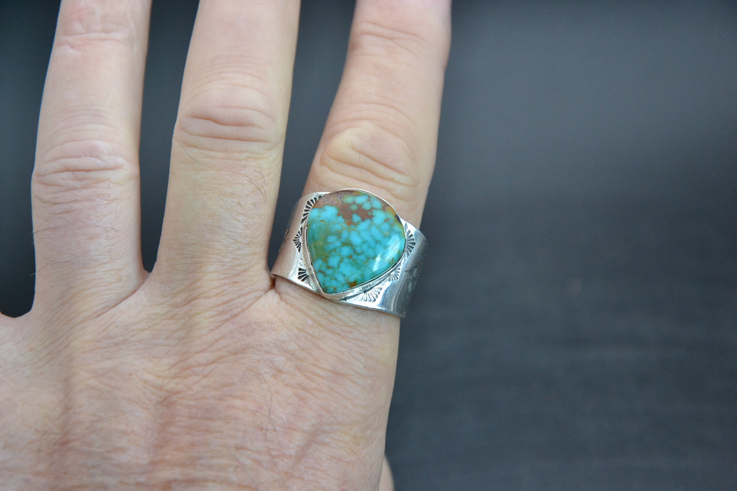 Chevaliere-bague-turquoise-sonora-bijoux-amerindiens-navajo-cadeau-artisanat-argent sterling