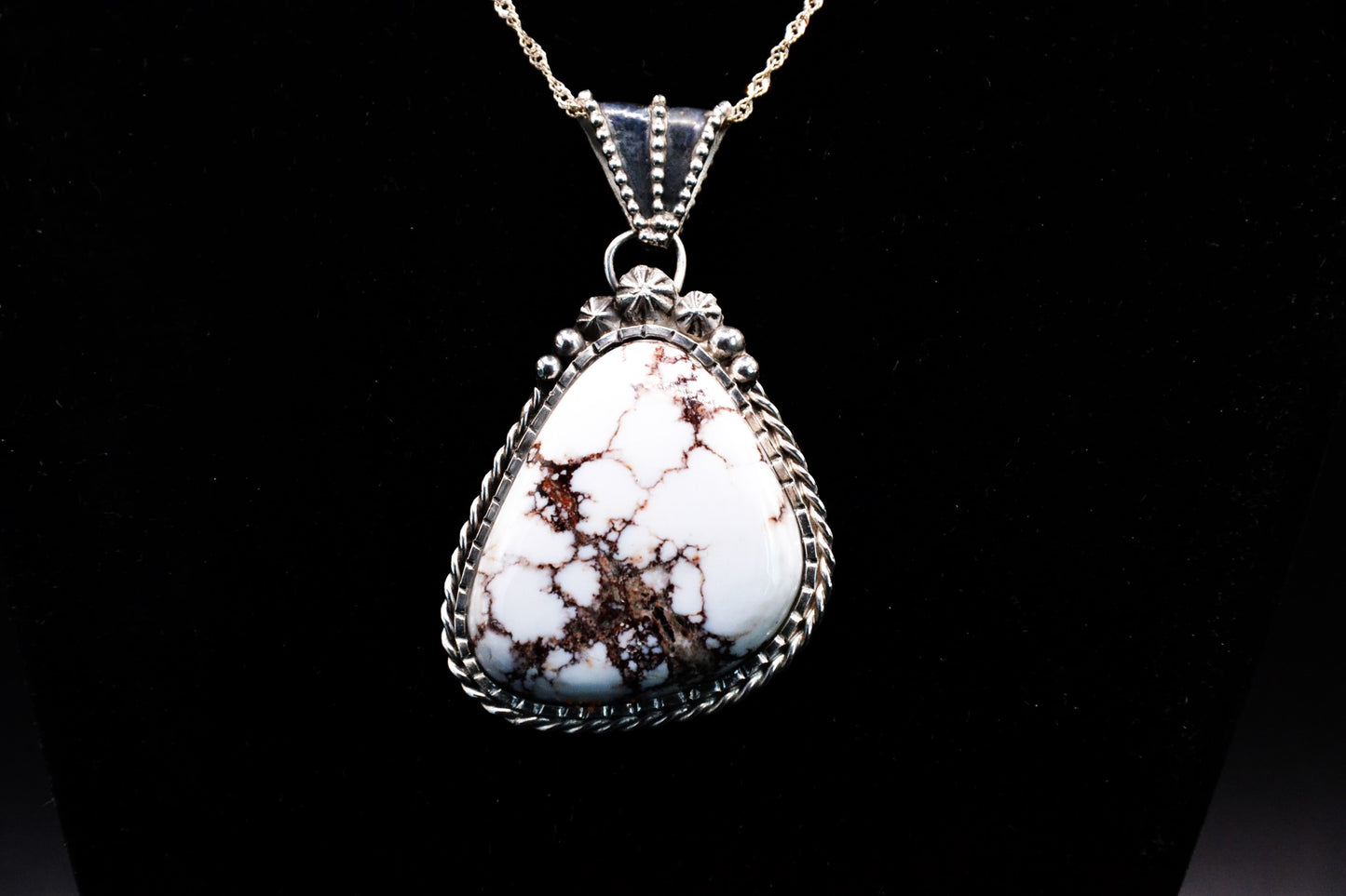 Pendentif-wild horse-argent-bijoux amerindiens-navajo-artisanat-homme-femme-unique