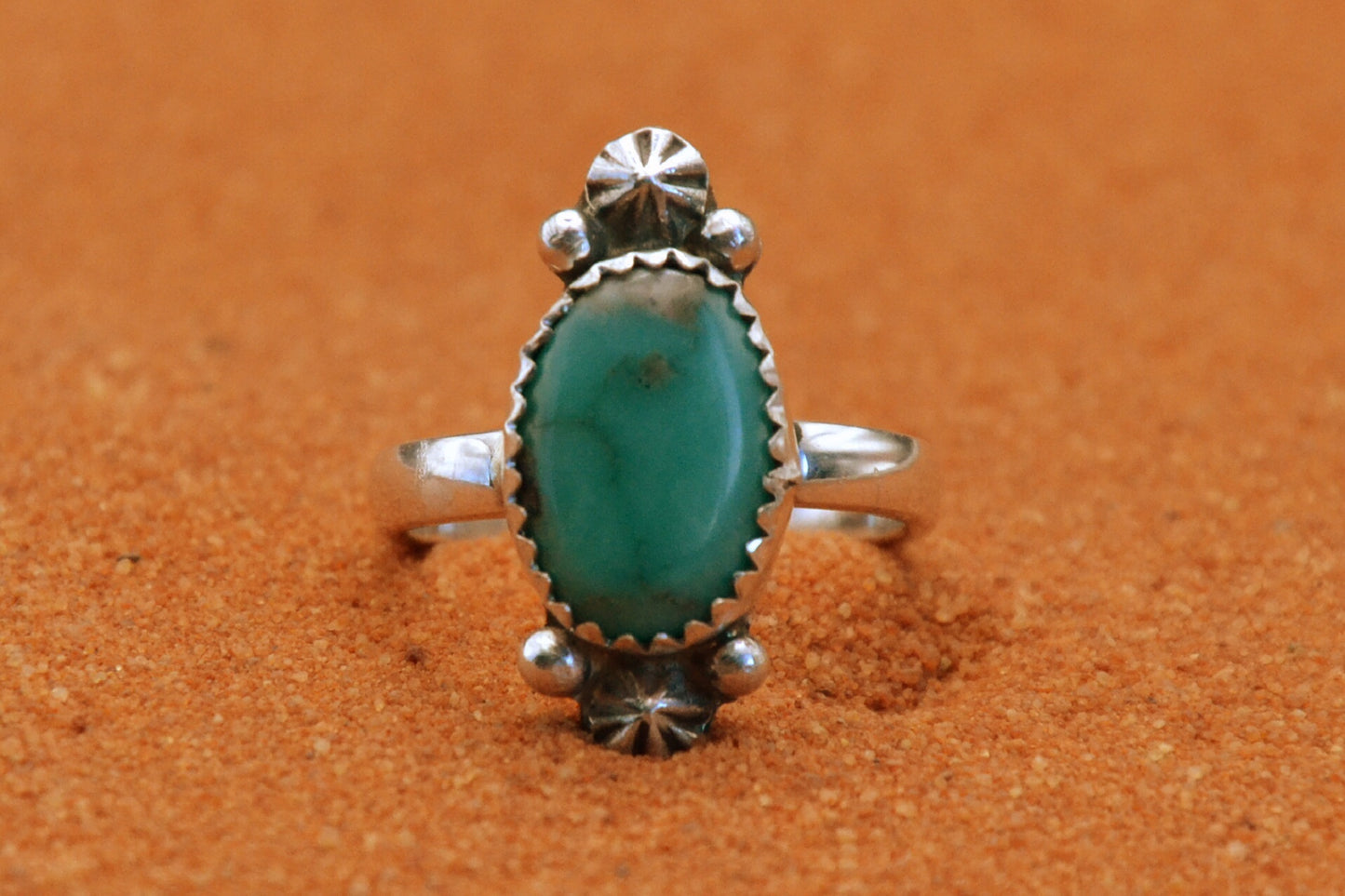 Bague femme-turquoise-kingman-bijoux-amerindiens-navajo-artisanat-cadeau-anniversaire-argent-unique