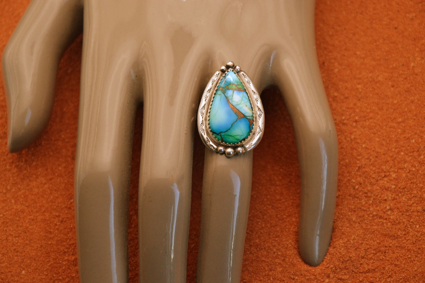 Bague-femme-turquoise-mojave-bijoux-amerindiens-cadeau-argent sterling-artisanat-unique-navajo