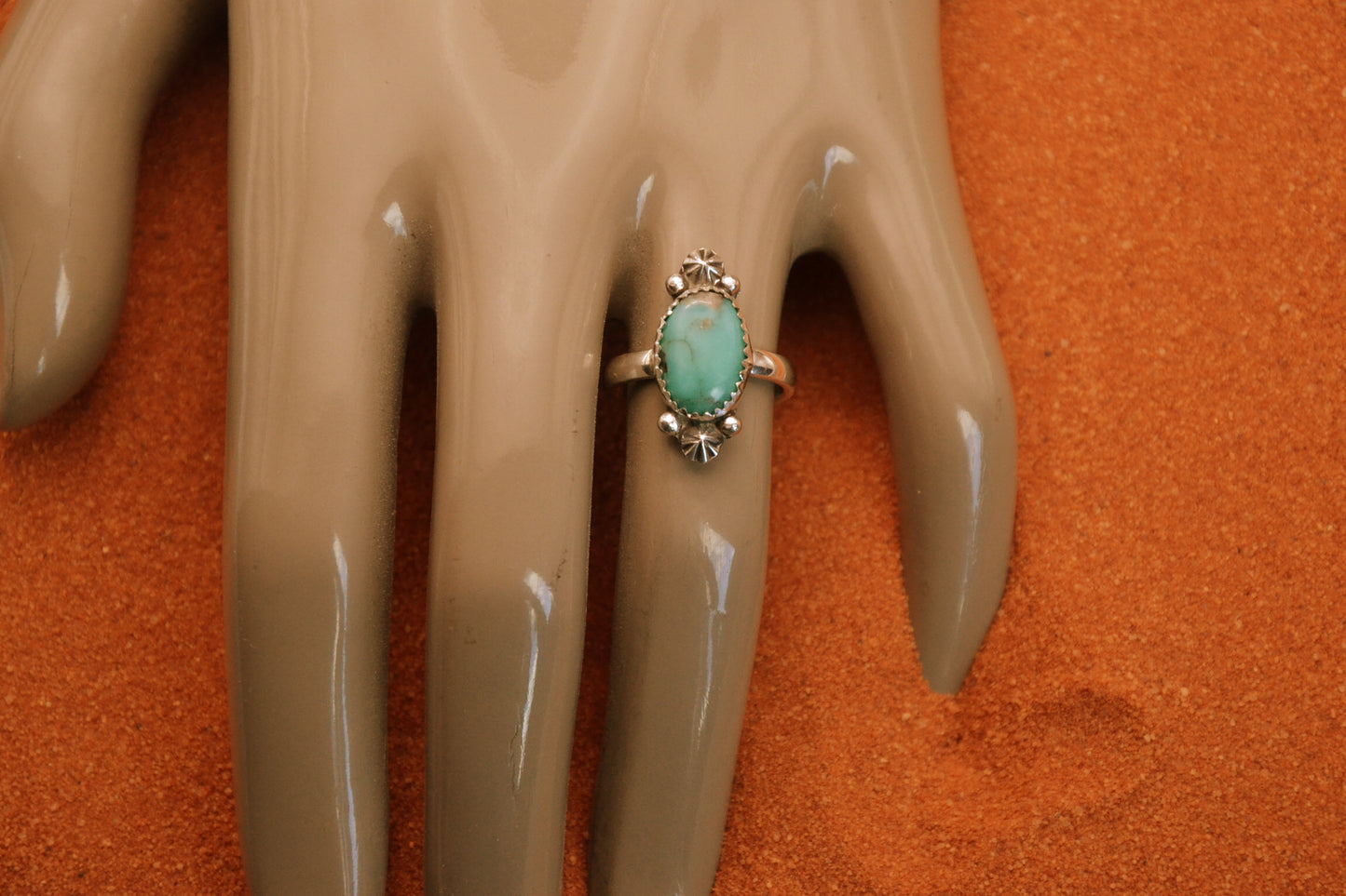 Bague femme-turquoise-kingman-bijoux-amerindiens-navajo-artisanat-cadeau-anniversaire-argent-unique