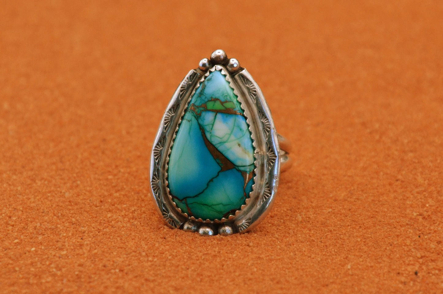 Bague-femme-turquoise-mojave-bijoux-amerindiens-cadeau-argent sterling-artisanat-unique-navajo
