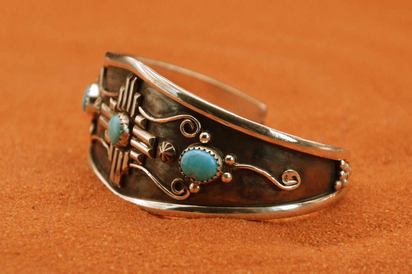 Bracelet-manchette-amerindien-croix-zia-turquoise-kingman-cadeau-navajo-artisanat-argent sterling-homme