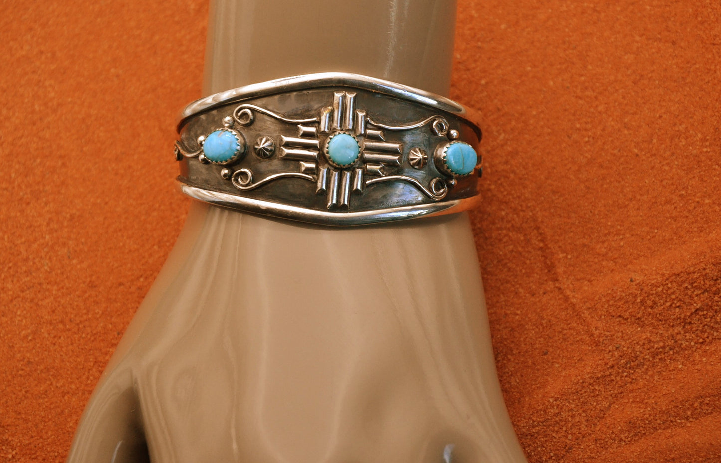 Bracelet-manchette-amerindien-croix-zia-turquoise-kingman-cadeau-navajo-artisanat-argent sterling-homme