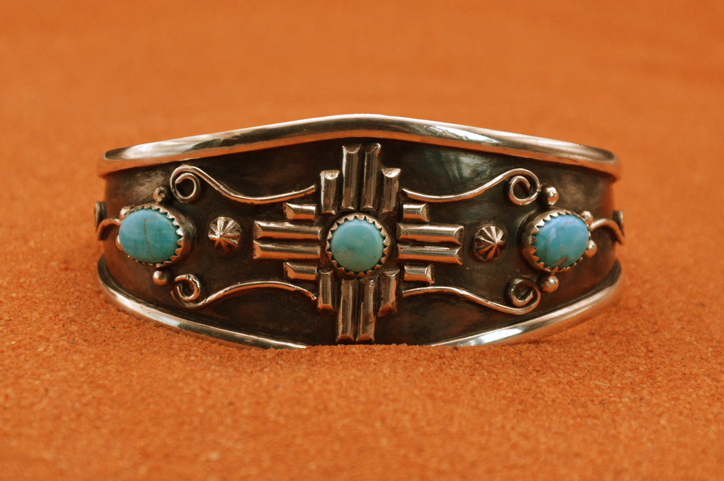 Bracelet-manchette-amerindien-croix-zia-turquoise-kingman-cadeau-navajo-artisanat-argent sterling-homme