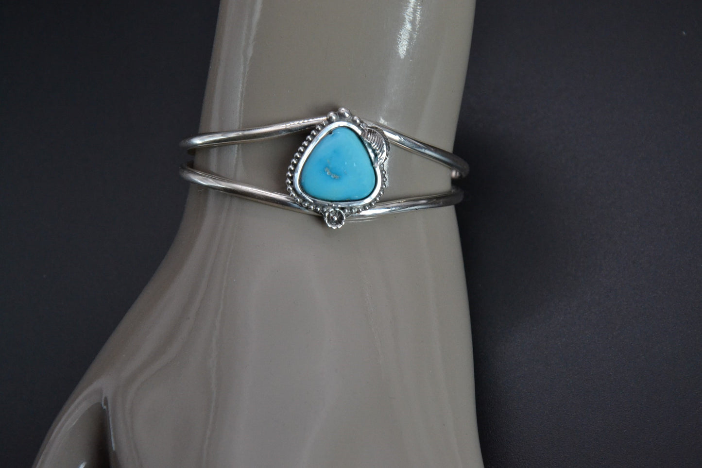 Bracelet femme-turquoise sierra blue-bijoux amerindiens-navajo-argent massif-cadeau-unique