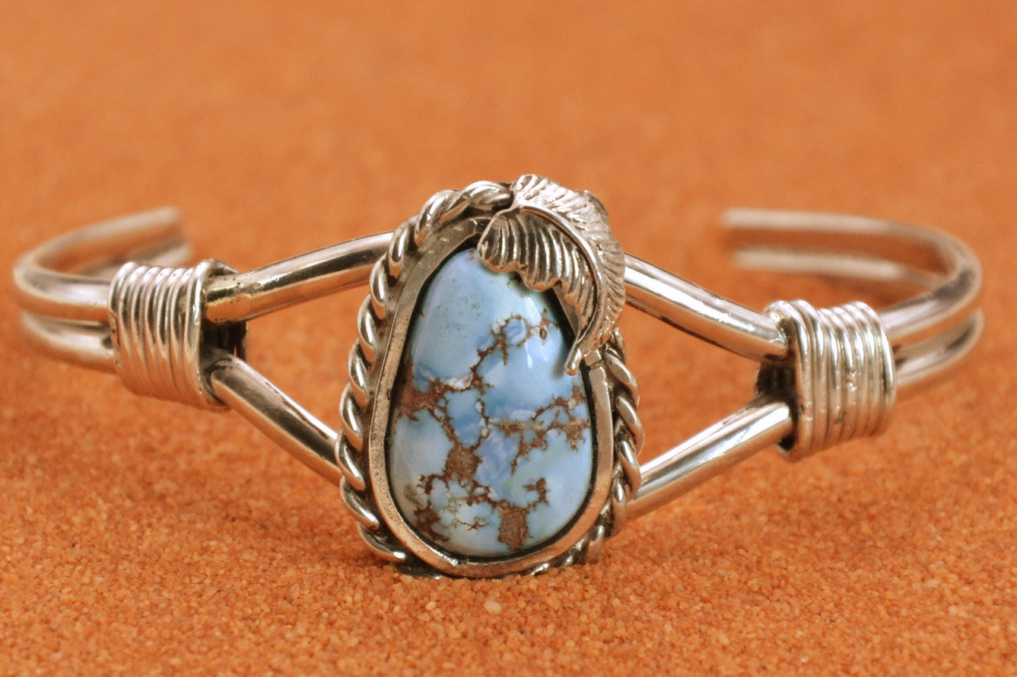 Bracelet-manchette-turquoise-golden hill-bijoux amerindiens-navajo-cadeau-unique-femme-argent massif