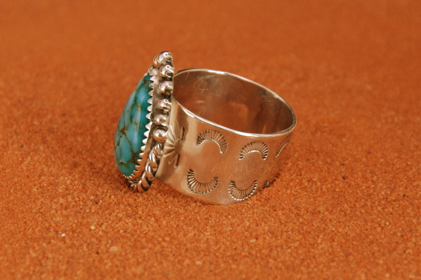 Chevaliere-bague homme-turquoise lone mountain-navajo-bijoux amerindiens-unique-soleil-idee cadeau-taille 63