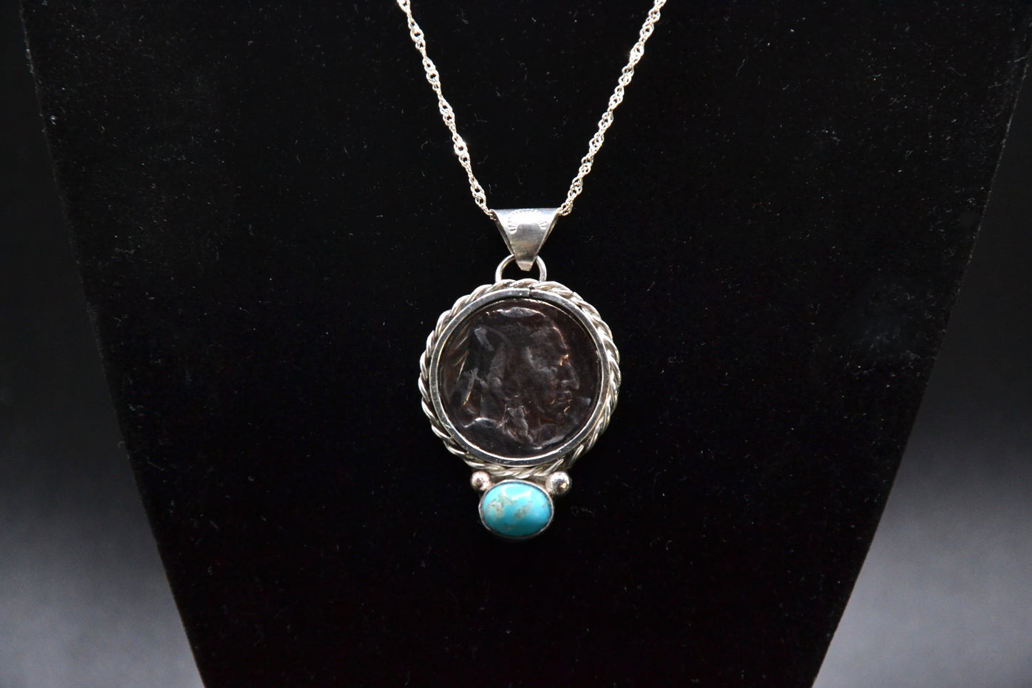 Pendentif-tête d'indien-turquoise kingman-bijoux amerindiens-argent sterling-cadeau-homme et femme-artisanat