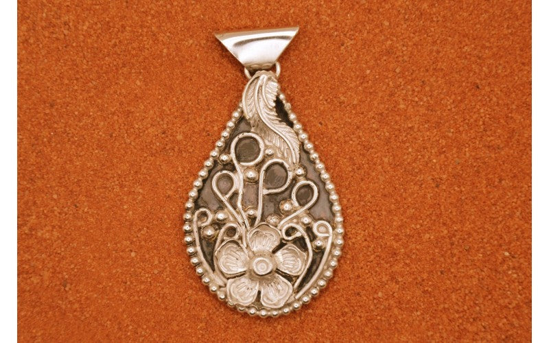 pendentif fleur-argent 925/1000-idée cadeau-bijoux amerindiens-style navajo-artisanal-boheme