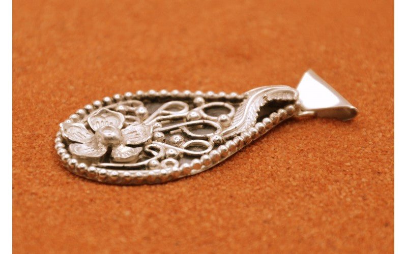 pendentif fleur-argent 925/1000-idée cadeau-bijoux amerindiens-style navajo-artisanal-boheme