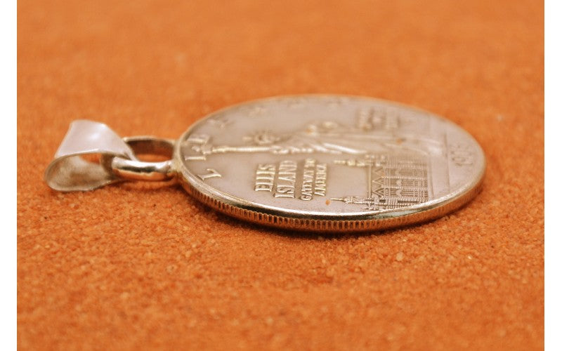 Pendentif-liberty dollar-statue-idee cadeau-bijoux-homme et femme-pièce rare